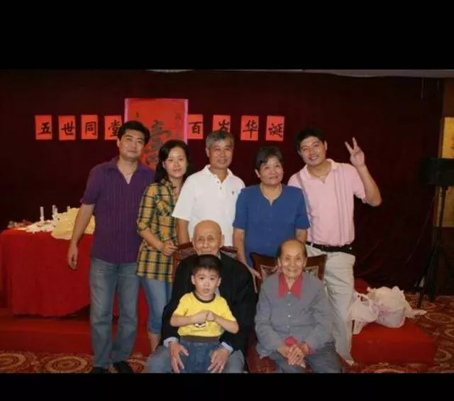 四世同堂,我當兒子,又當爸爸爺爺,兒媳因我給父親花錢轟走我們