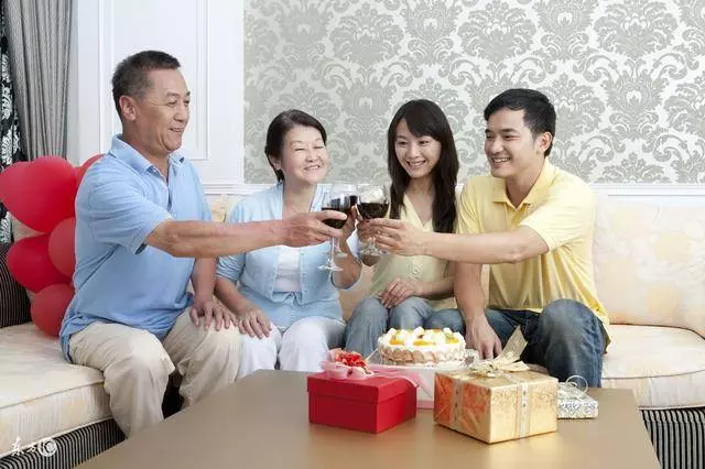 男方買婚房該寫誰的的名字?我要求寫上我的名字,我們大吵後分手