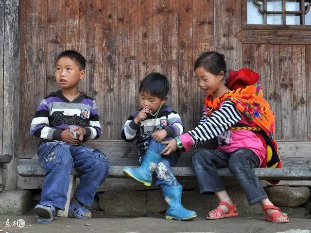 姐姐為了家付出了青春,誰願意娶我的姐姐,我出十萬嫁妝