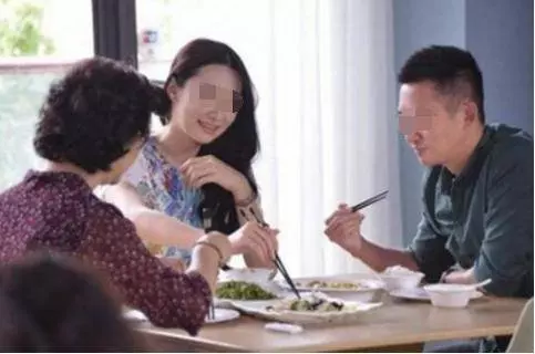 生意失敗我賣掉房子,回鄉住到婆家,夜裡休息我在枕下發現本存摺