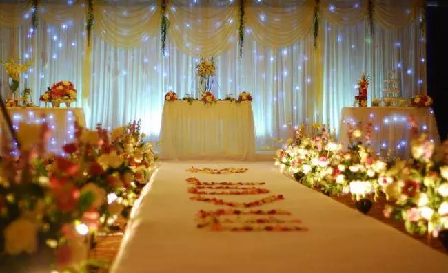 窮同學結婚邀請全班人,只有三個人去了,結果我們沒去的都悔斷腸