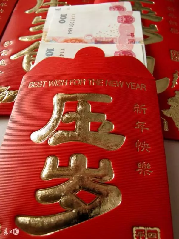 過年給侄子500紅包,親戚家人說我小氣,哥哥們不拿,父母也高興