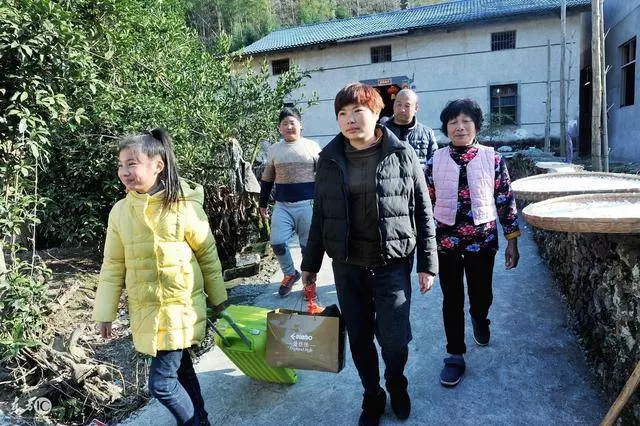 帶著你一家人滾吧,我年薪過百萬,你們家人我再也不管了