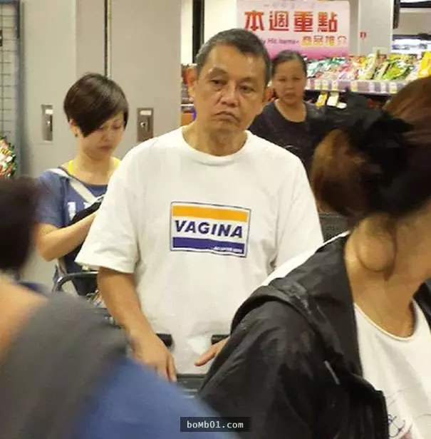30件「讓外國人都忍不住笑到噴屎」的亞洲英文字T恤。