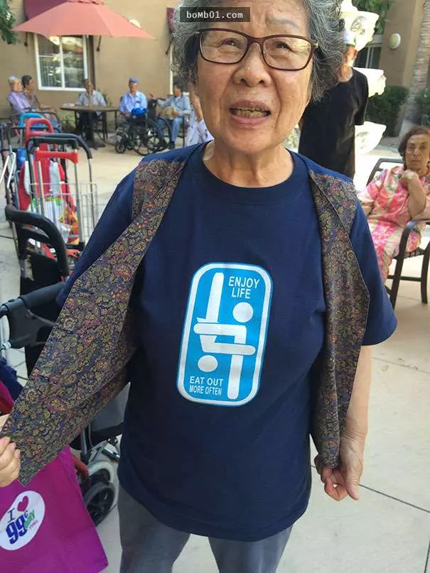 30件「讓外國人都忍不住笑到噴屎」的亞洲英文字T恤。
