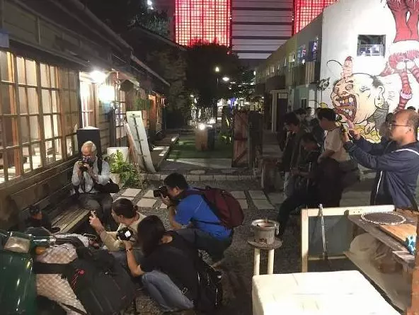 老闆有事外出「留貓咪擔任一日店長」 牠推「購物送合影」衝業績