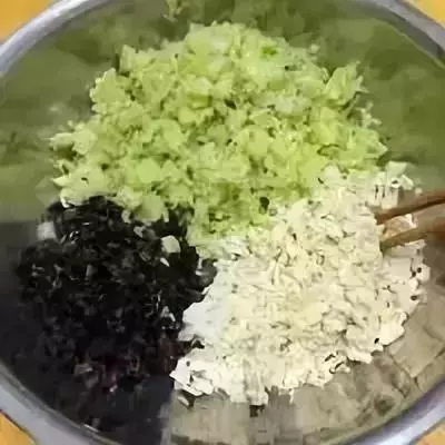 八款素菜包子的做法。
