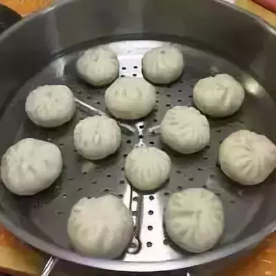 八款素菜包子的做法。