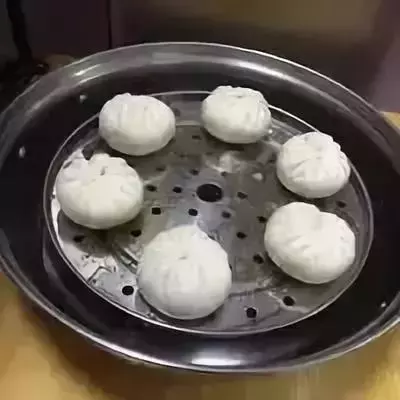 八款素菜包子的做法。