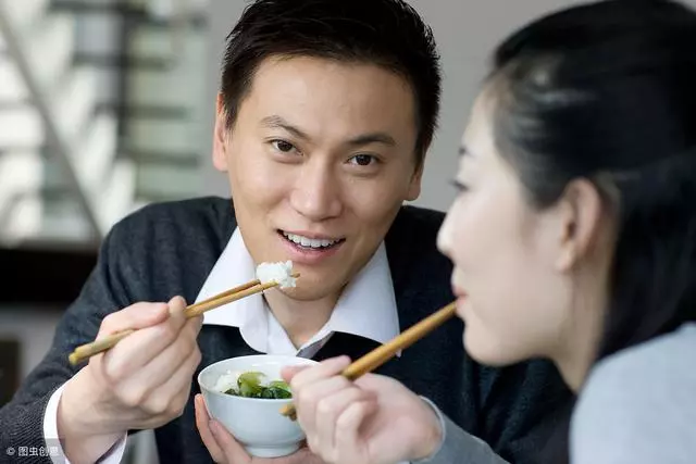 吃飯並不多,身體就是胖,可能是你這裡出了問題