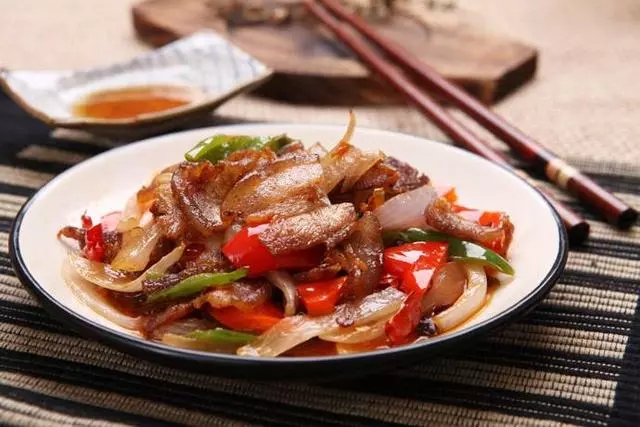 回鍋肉的14種做法,每周都做兩三回才過癮,上桌吃到碗都舔乾淨