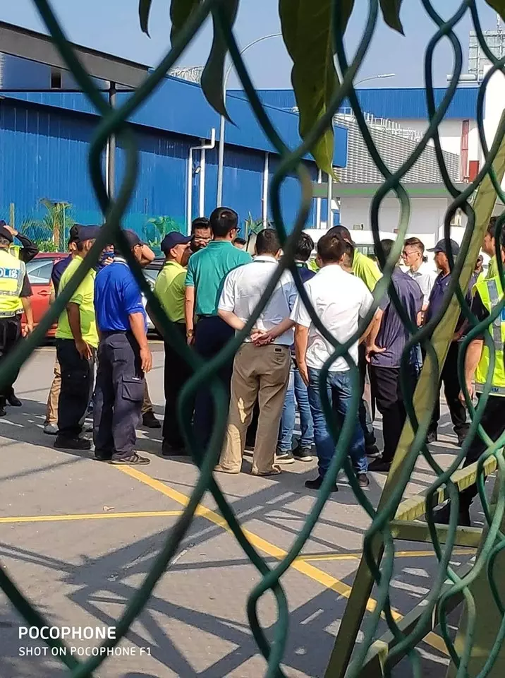 華裔經理一句「sampah」惹禍巫裔員工,200人圍堵工廠罷工抗議!