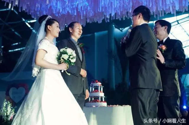 離婚後聽聞前妻要嫁給殘疾人,我去看笑話,沒想到最後哭的人是我