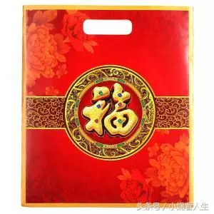 侄子結婚我隨三千,女兒結婚妯娌送一福袋,打開後我決定斷絕關係