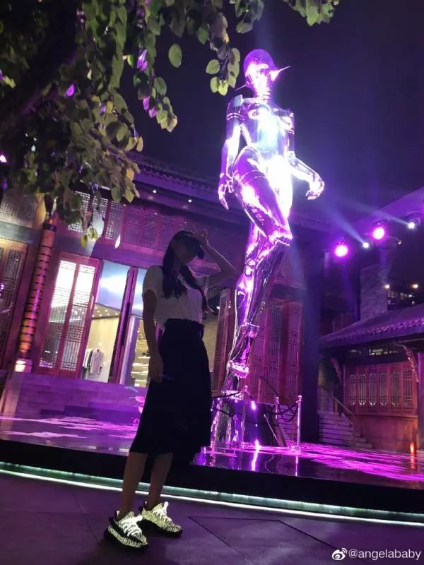 【四川深夜強震】Angelababy驚慌逃難,不少民眾也嚇壞半裸逃命!網友:真的好怕…
