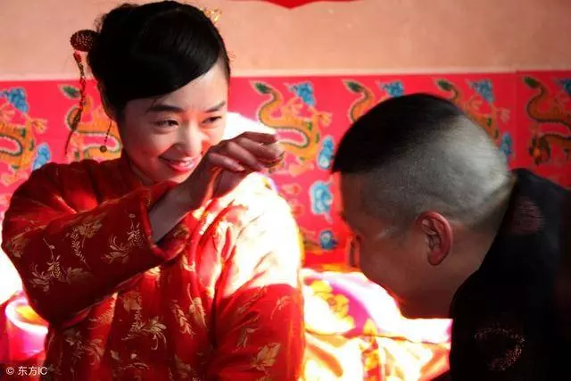 咱們結婚彩禮2萬,你弟結婚彩禮20萬,你爸媽借的債,憑什麼我還