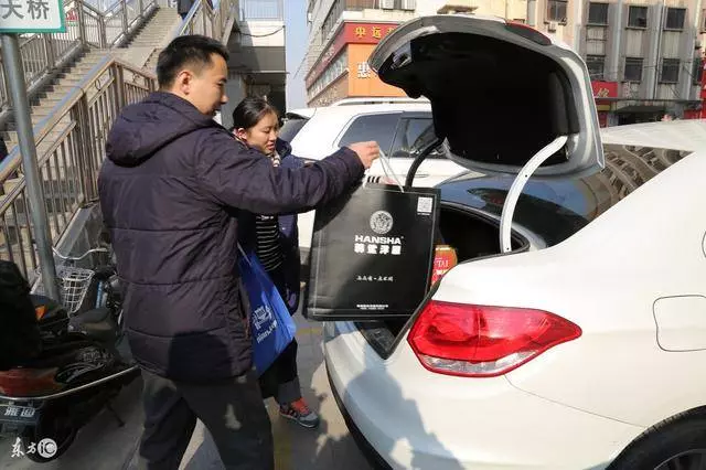 私自拿3千塊給母親看病,丈母娘生氣罵我,我盛怒中扇了她耳光