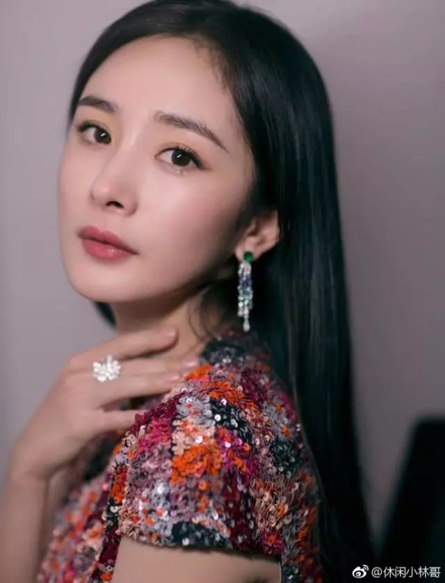 楊冪爸爸曬自家小農場大豐收,細節可見別墅花園寬敞舒服