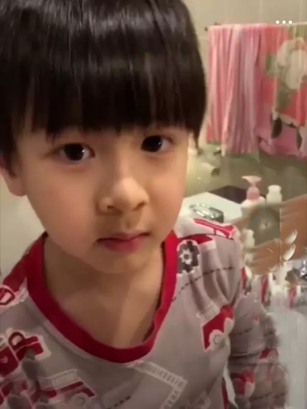吳尊妻子能幹!親自給6歲Max拔牙,Max拔完牙沒哭好勇敢