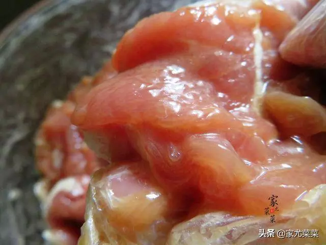 不管炒什麼肉,都別直接下鍋,教你正確醃肉方法肉不柴不腥