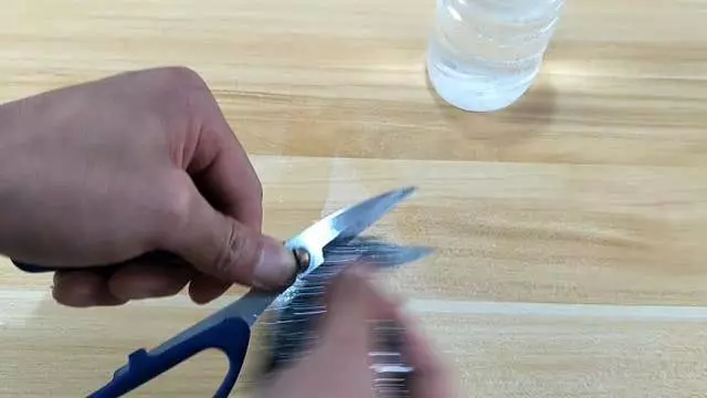 無論剪刀多舊多鈍,只需用它們泡一泡,省錢又實用,進來學學吧