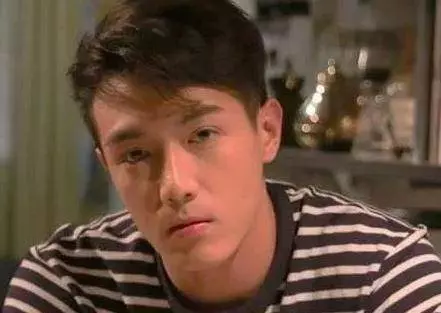 小蕭亞軒16歲,被帶回家過夜,身材顏值嫩到極點,這個男生不簡單!
