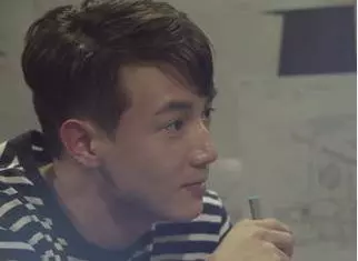 小蕭亞軒16歲,被帶回家過夜,身材顏值嫩到極點,這個男生不簡單!