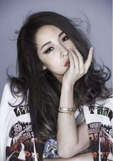 小蕭亞軒16歲,被帶回家過夜,身材顏值嫩到極點,這個男生不簡單!