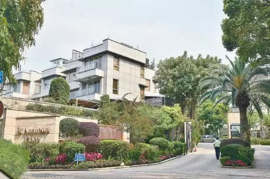 港媒曝黎明低價甩賣豪宅,公司規模直降不少藝人紛紛出走,天王事業受挫疑陷財務危機!