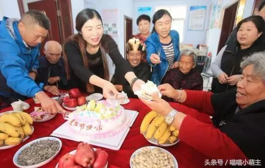 爸媽把拆遷款都給妹妹,現在來我家養老,夜裡聽到對話我趕他們走