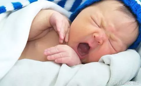 兒子滿月,收了5萬塊份子錢,次日少了2萬,打開婆婆的包我傻了