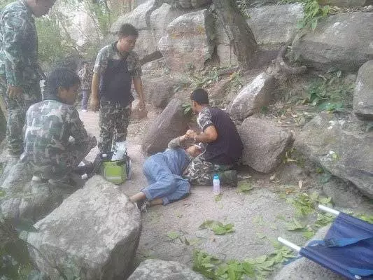 【中國孕婦游泰墜崖】突然擁抱親吻我後,老公把我推下了懸崖真相大白!!