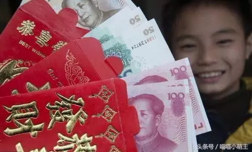 離婚後,前夫兩個月沒給女兒生活費,手機螢幕一亮,我轉給他三千
