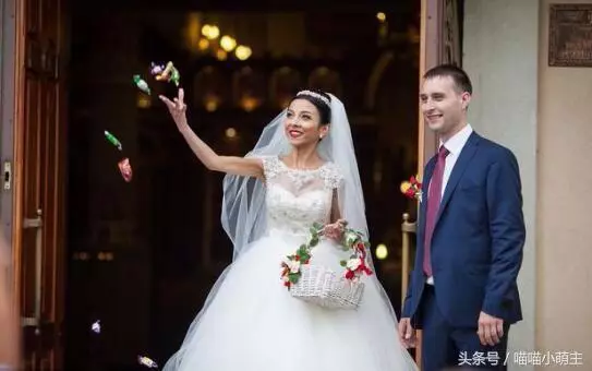 女兒遠嫁外地,打電話時不說話只是哭,我去看她,進門掀翻桌子