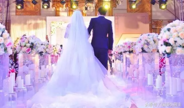小姑子結婚,我轉帳五千賀喜,打電話時沒掛,聽到對話我決定離婚