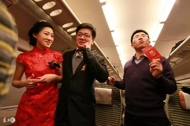 兄弟借我三萬,五年後我上門要債,拿古董抵債,他結婚我隨禮百萬