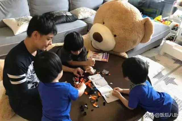 林志穎老婆帶雙胞胎遊玩,超長美腿搶鏡,小兒子表情呆萌顏值賽過老爸!