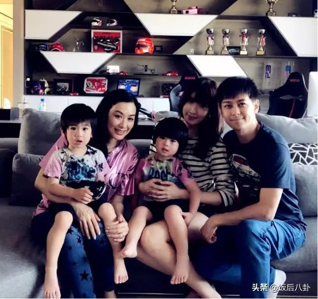 林志穎老婆帶雙胞胎遊玩,超長美腿搶鏡,小兒子表情呆萌顏值賽過老爸!