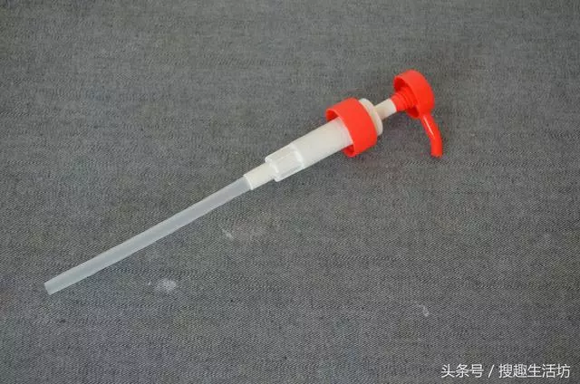 多數人把洗衣機排水管插地漏,不對!瞧瞧精明人做法,太漲見識了