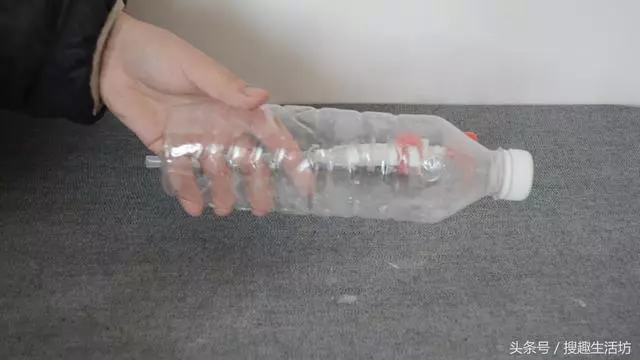 多數人把洗衣機排水管插地漏,不對!瞧瞧精明人做法,太漲見識了