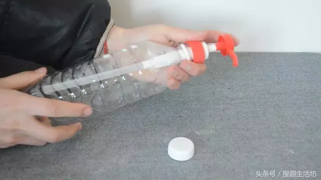 多數人把洗衣機排水管插地漏,不對!瞧瞧精明人做法,太漲見識了