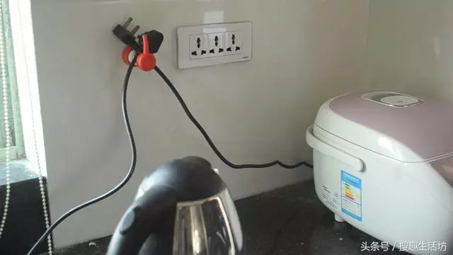 多數人把洗衣機排水管插地漏,不對!瞧瞧精明人做法,太漲見識了
