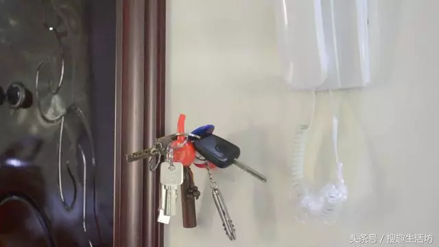 多數人把洗衣機排水管插地漏,不對!瞧瞧精明人做法,太漲見識了
