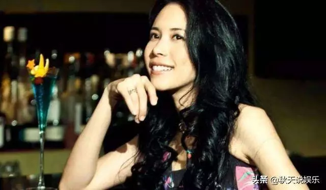 她41歲嫁給初戀,甘願為三個孩子當後媽,如今47歲被丈夫寵成公主