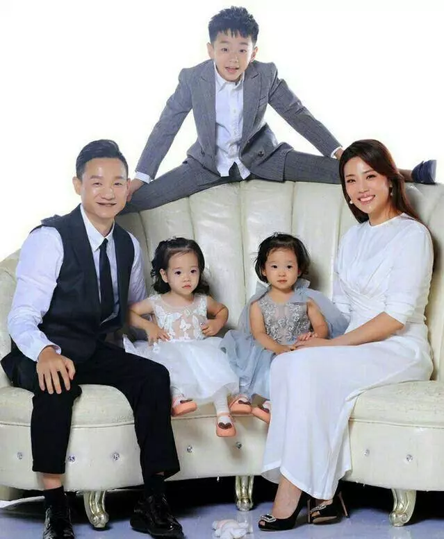 明星全家福大盤點!杜江一家以大眼睛著稱,陸毅一家以腿霸屏
