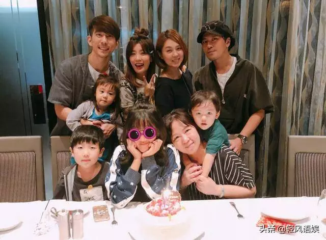 梧桐妹14歲生日一家五口甜蜜同框,蕭敬騰和女經紀人情侶裝現身