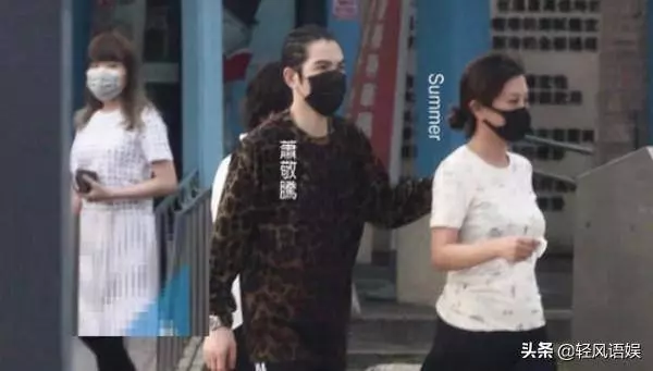 梧桐妹14歲生日一家五口甜蜜同框,蕭敬騰和女經紀人情侶裝現身