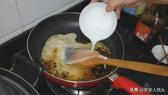 蓮藕自從學會這個做法,家人三天兩頭點名吃,軟糯鮮香,好吃解饞