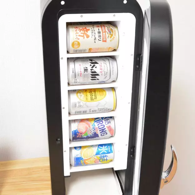 縮小版「個人販賣機」可直接放桌上 按一下「飲料掉下來」好好玩