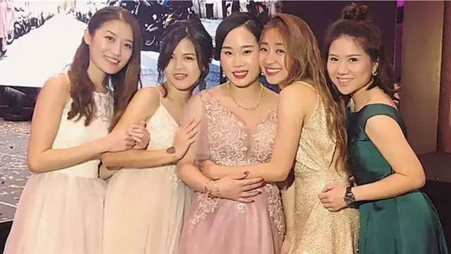 大馬童星組合「四千金」成員29歲凱兒,帶球嫁給約71歲的拿督戴華昌引起熱議